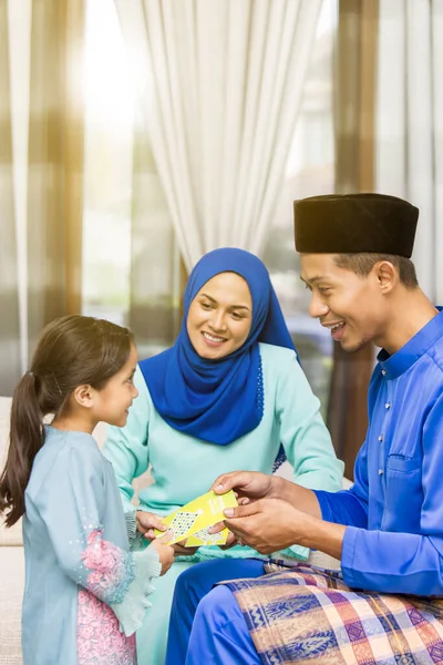 Muslim Girl Receiving Green Envelopes Parents Eid Fitr — Stock Photo, Image