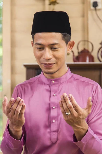 Hombre Musulmán Que Dice Oraciones — Foto de Stock