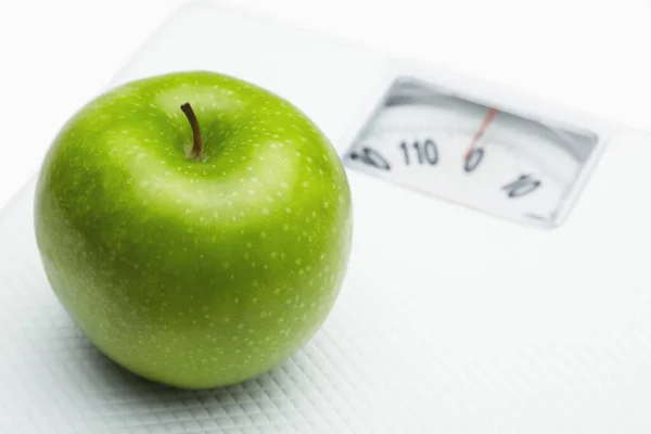 Green Apple Weighing Scale — Stock Photo, Image