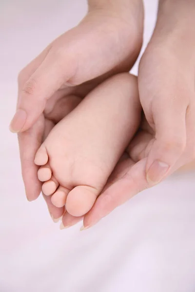 Woman Hands Holding Baby Foot — Stock Photo, Image