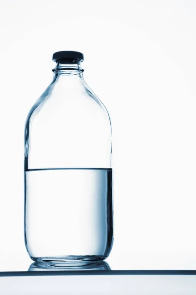 Eine Flasche Flüssigkeit — Stockfoto