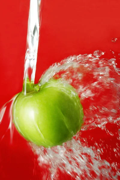 Pouring Water Green Apple — Stock Photo, Image