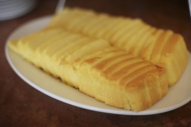 Tereyağlı kek dilimleri