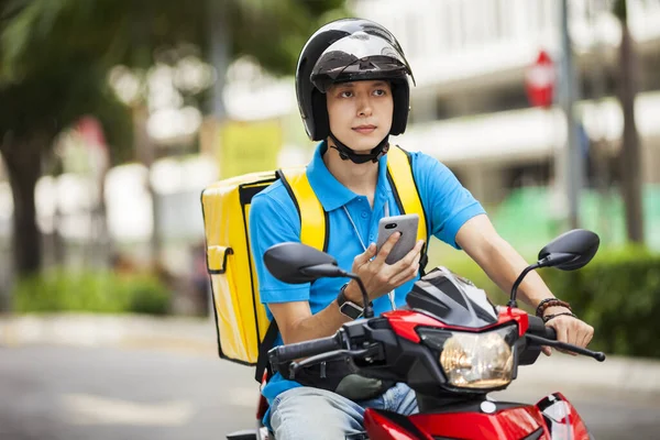 Rider Leverera Mat Cykel — Stockfoto