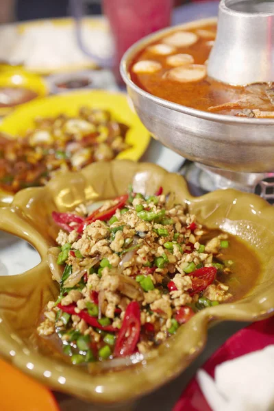 Minced Hidangan Daging Disajikan Bersama Panci Panas — Stok Foto