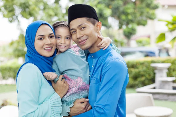 Foto Keluarga Muslim Bahagia — Stok Foto