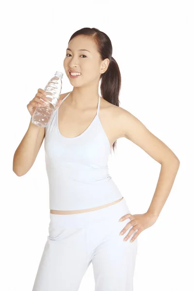 Wanita Muda Dengan Botol Air — Stok Foto