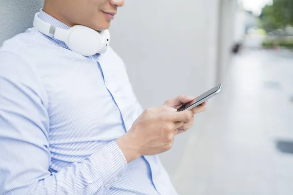 Homme Utilisant Son Téléphone — Photo