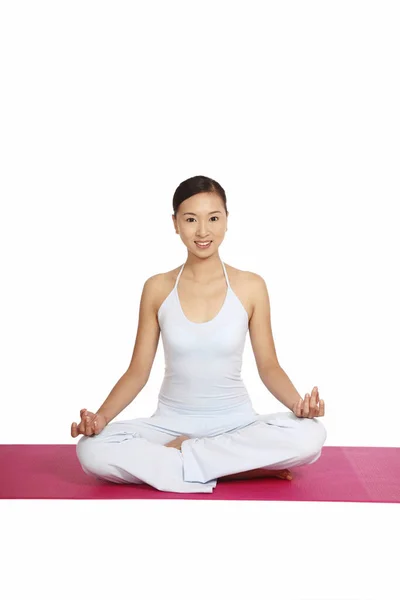 Mujer Joven Meditando Blanco —  Fotos de Stock