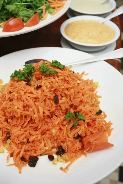 Shredded Carrots Parsley Raisins — Stock Photo, Image