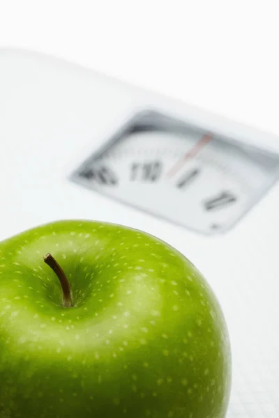 Green Apple Weighing Scale — Stock Photo, Image