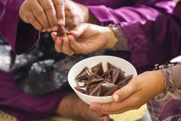 Podawanie Dodolu Podczas Stosowania Leku Eid — Zdjęcie stockowe