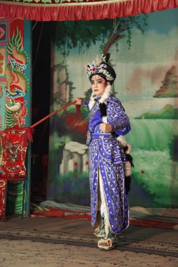 Tiyatro Sahnesinde Opera Sanatçısı 