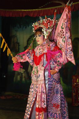 Tiyatro Sahnesinde Opera Sanatçısı 