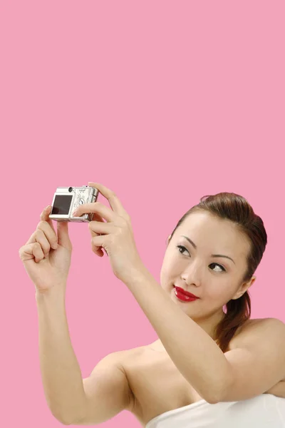 Woman Taking Self Picture Digital Camera — Stock Photo, Image