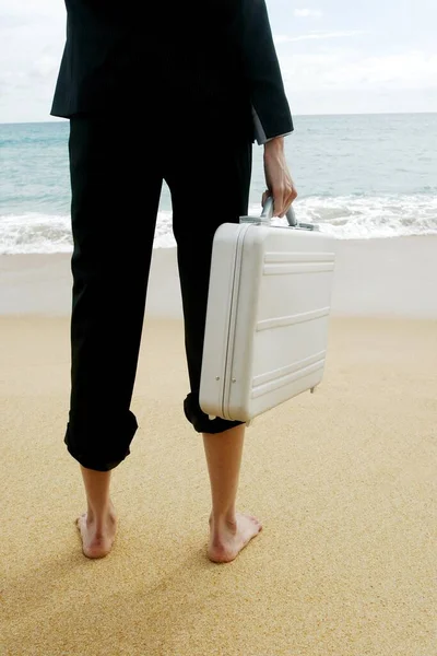 Homme Femme Marchant Sur Plage — Photo