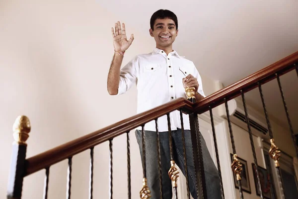 Jóvenes Que Marchan Escalera — Foto de Stock