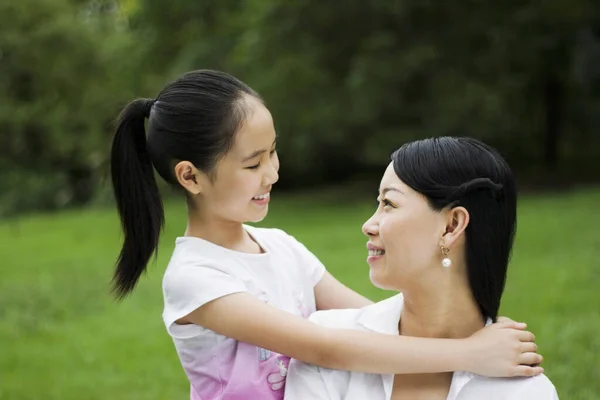 Madre Hija Parque — Foto de Stock