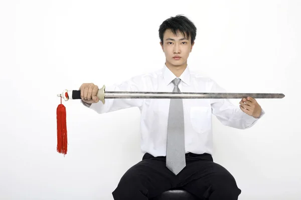 Fiatal Ázsiai Férfi Harcművészetet Gyakorol — Stock Fotó
