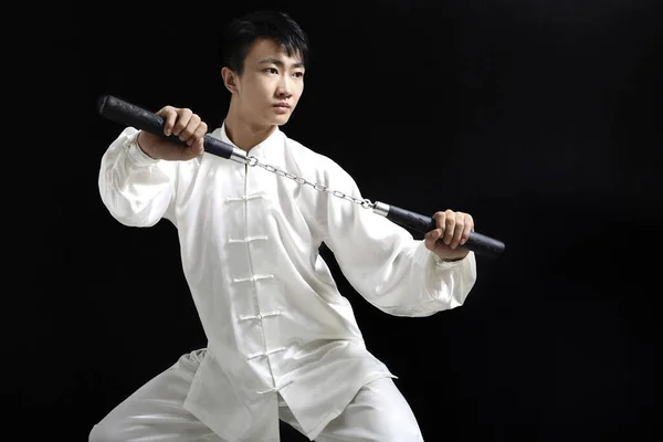 Hombre Con Nunchaku Posando Para Cámara — Foto de Stock