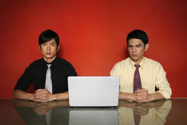 Two Businessmen Sitting Table Laptop Middle — Stock Photo, Image