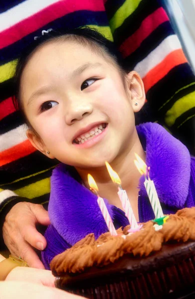 Girl Posing Front Her Birthday Cake — Stock Photo, Image