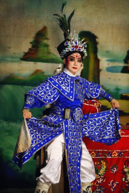 Tiyatro Sahnesinde Opera Sanatçısı 