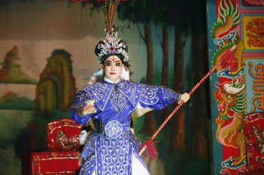 Tiyatro Sahnesinde Opera Sanatçısı 