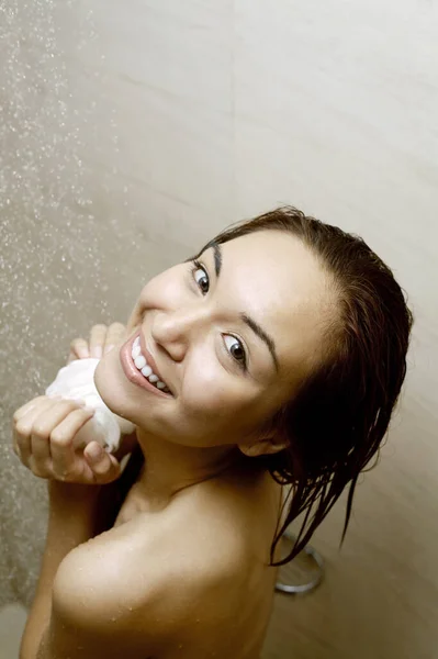 Vrouw Onder Douche — Stockfoto