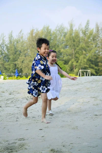 Boy Girl Having Fun Running Beach —  Fotos de Stock