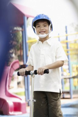 Motosikletli çocuk.