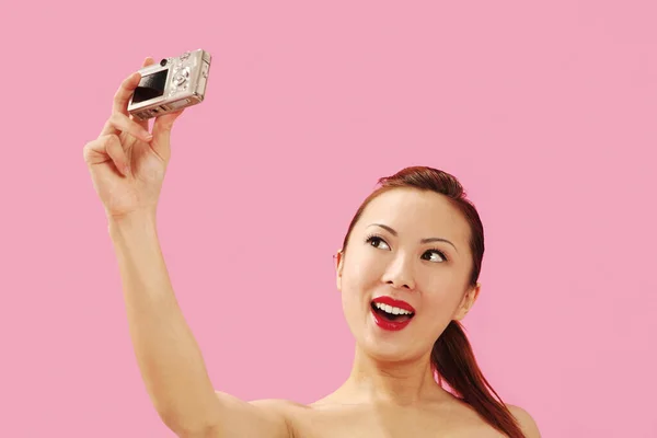 Woman Taking Self Picture Digital Camera — Stock Photo, Image