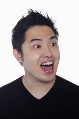 Beyaz arka planda izole edilmiş bir adamın yüz ifadesi