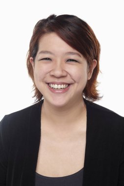 Beyaz arka planda izole edilmiş bir kadının yüz ifadesi