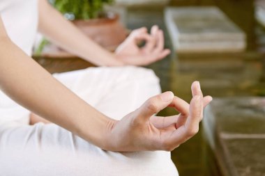 Meditasyon el hareketini kapat.
