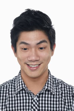 Beyaz arka planda izole edilmiş bir adamın yüz ifadesi