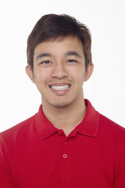 Beyaz arka planda izole edilmiş bir adamın yüz ifadesi