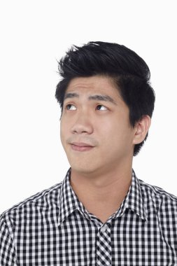 Beyaz arka planda izole edilmiş bir adamın yüz ifadesi