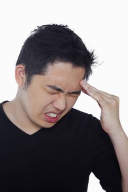 Beyaz arka planda izole edilmiş bir adamın yüz ifadesi