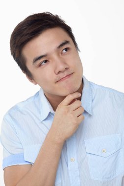 Beyaz arka planda izole edilmiş bir adamın yüz ifadesi