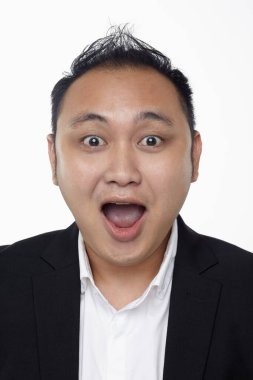 Beyaz arka planda izole edilmiş bir adamın yüz ifadesi