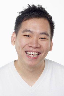 Beyaz arka planda izole edilmiş bir adamın yüz ifadesi