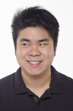 Beyaz arka planda izole edilmiş bir adamın yüz ifadesi