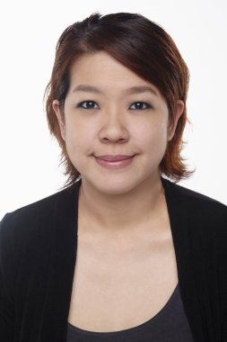 Beyaz arka planda izole edilmiş bir kadının yüz ifadesi