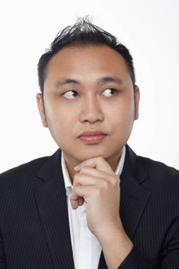 Beyaz arka planda izole edilmiş bir adamın yüz ifadesi