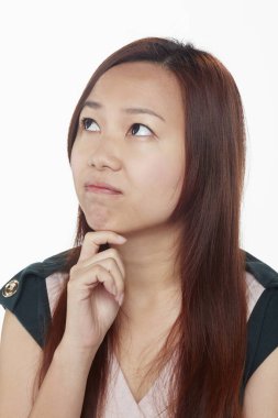 Beyaz arka planda izole edilmiş bir adamın yüz ifadesi