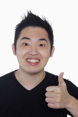 Beyaz arka planda izole edilmiş bir adamın yüz ifadesi