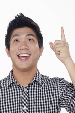 Beyaz arka planda izole edilmiş bir adamın yüz ifadesi