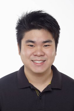 Beyaz arka planda izole edilmiş bir adamın yüz ifadesi