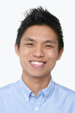 Beyaz arka planda izole edilmiş bir adamın yüz ifadesi